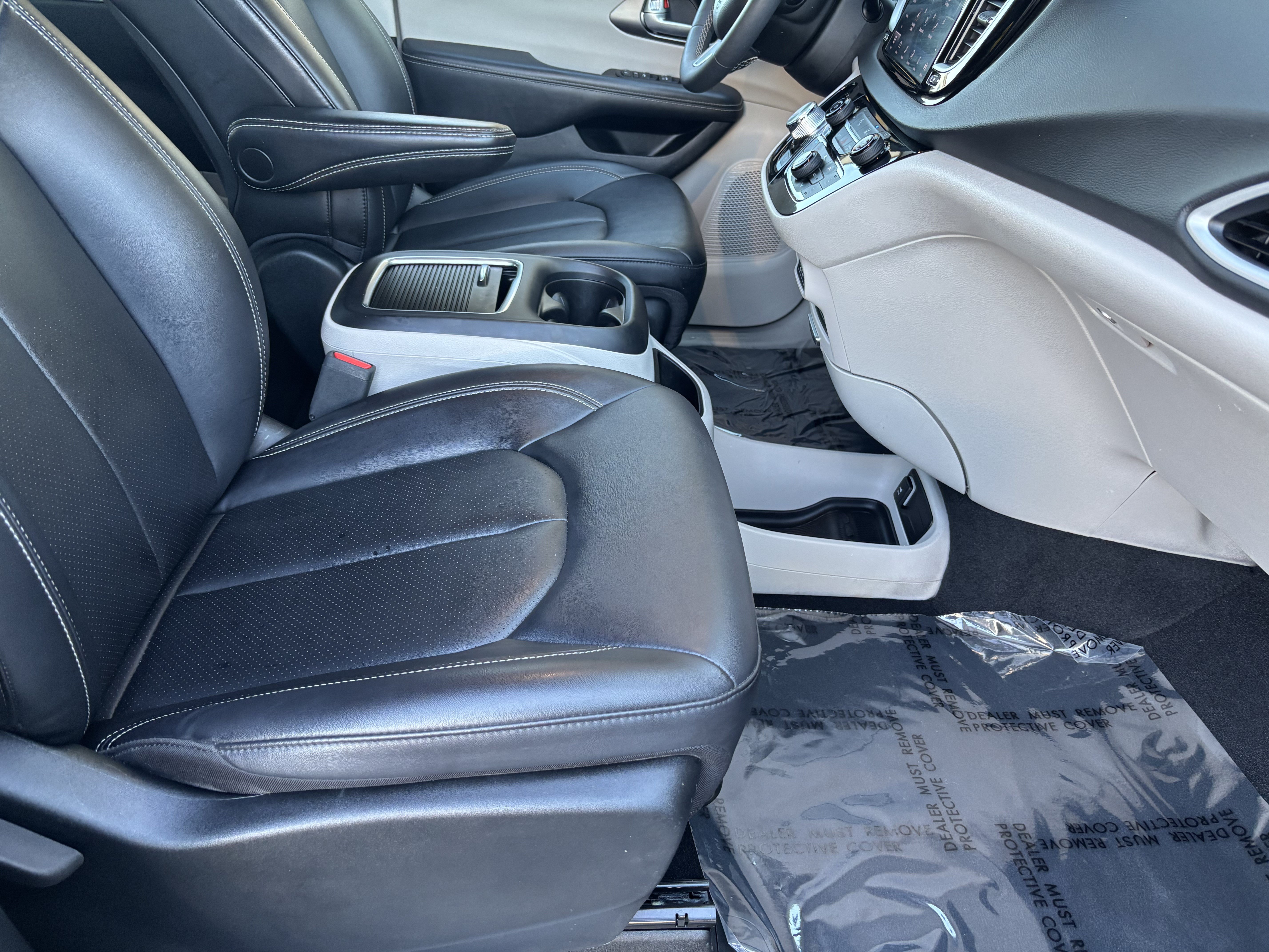 Used 2024 Chrysler Pacifica Touring-L FWD image 30