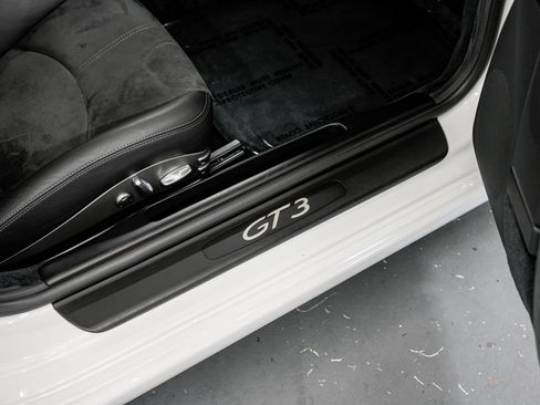 Used 2010 Porsche 911 GT3 RWD image 24