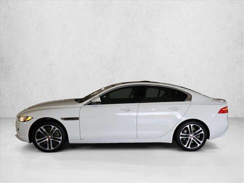 Used 2017 Jaguar XE Premium AWD/4WD image 9