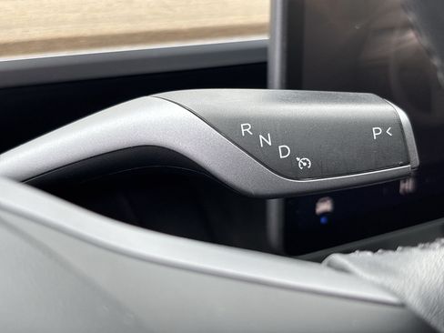 Used 2024 Tesla Model Y Long Range RWD image 18