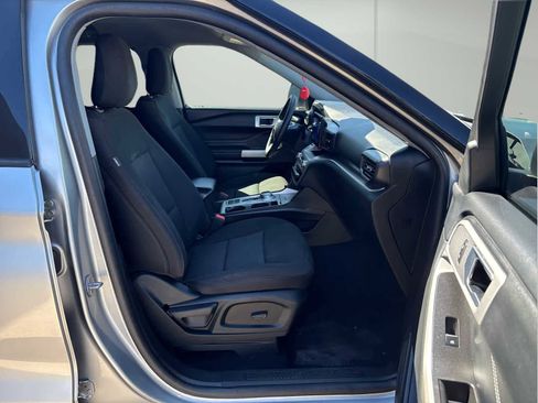 Used 2023 Ford Explorer XLT image 17