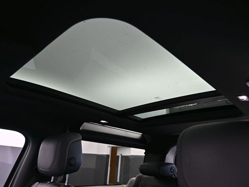 Used 2023 Land Rover Defender 90 V8 image 21