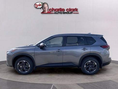 Certified 2024 Nissan Rogue SV FWD image 3