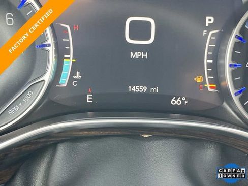 Certified 2024 Chrysler Pacifica Limited image 44