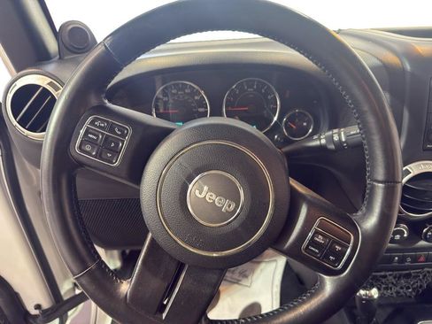 Used 2014 Jeep Wrangler Unlimited Sahara w/ Dual Top Group AWD/4WD image 17