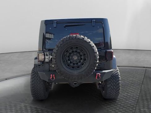 Used 2018 Jeep Wrangler Unlimited Sahara w/ Connectivity Group image 4