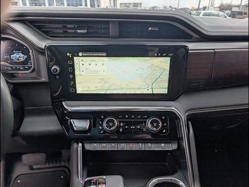 Used 2024 GMC Sierra 1500 Denali Ultimate image 9