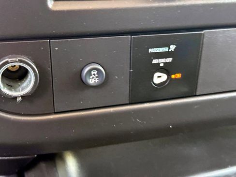 Used 2024 GMC Savana 2500 w/ Driver Convenience Package image 17