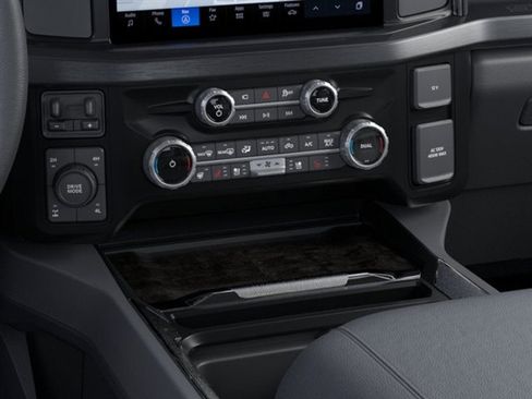 New 2026 Ford F250 Lariat w/ Chrome Package image 15