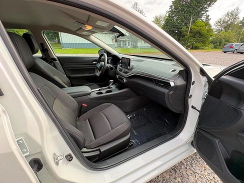 Used 2025 Nissan Altima 2.5 SV FWD image 10