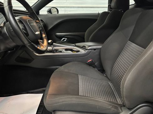 Used 2019 Dodge Challenger R/T RWD image 12