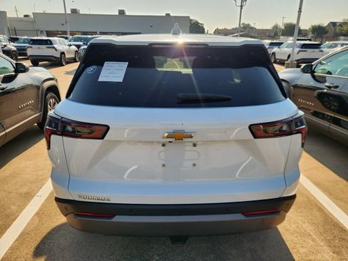 Used 2026 Chevrolet Equinox LT FWD image 5