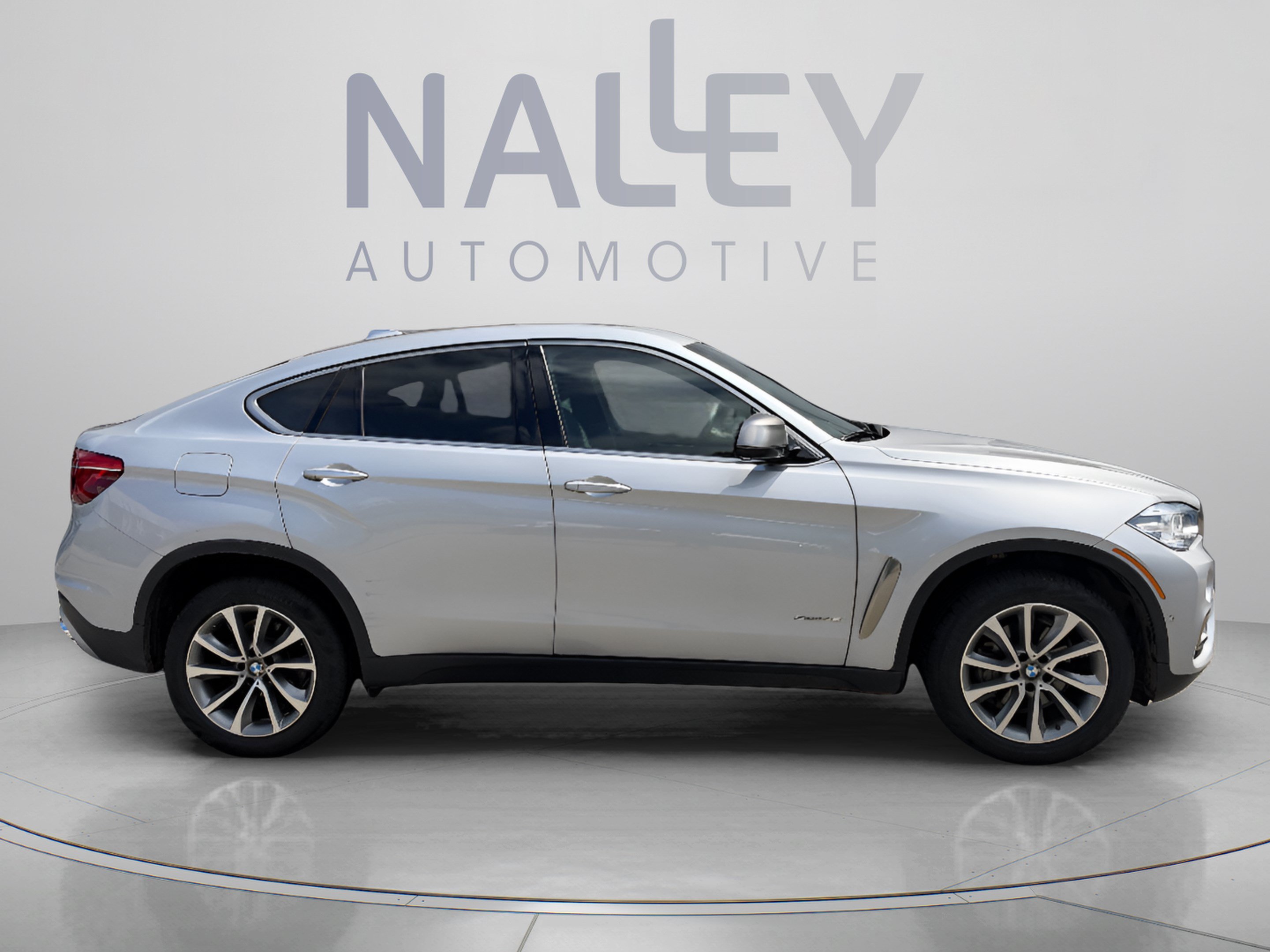 Used 2019 BMW X6 sDrive35i RWD image 4