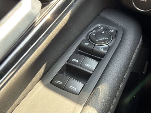 Used 2026 GMC Yukon Denali w/ Sun & Power Step Package AWD/4WD image 15