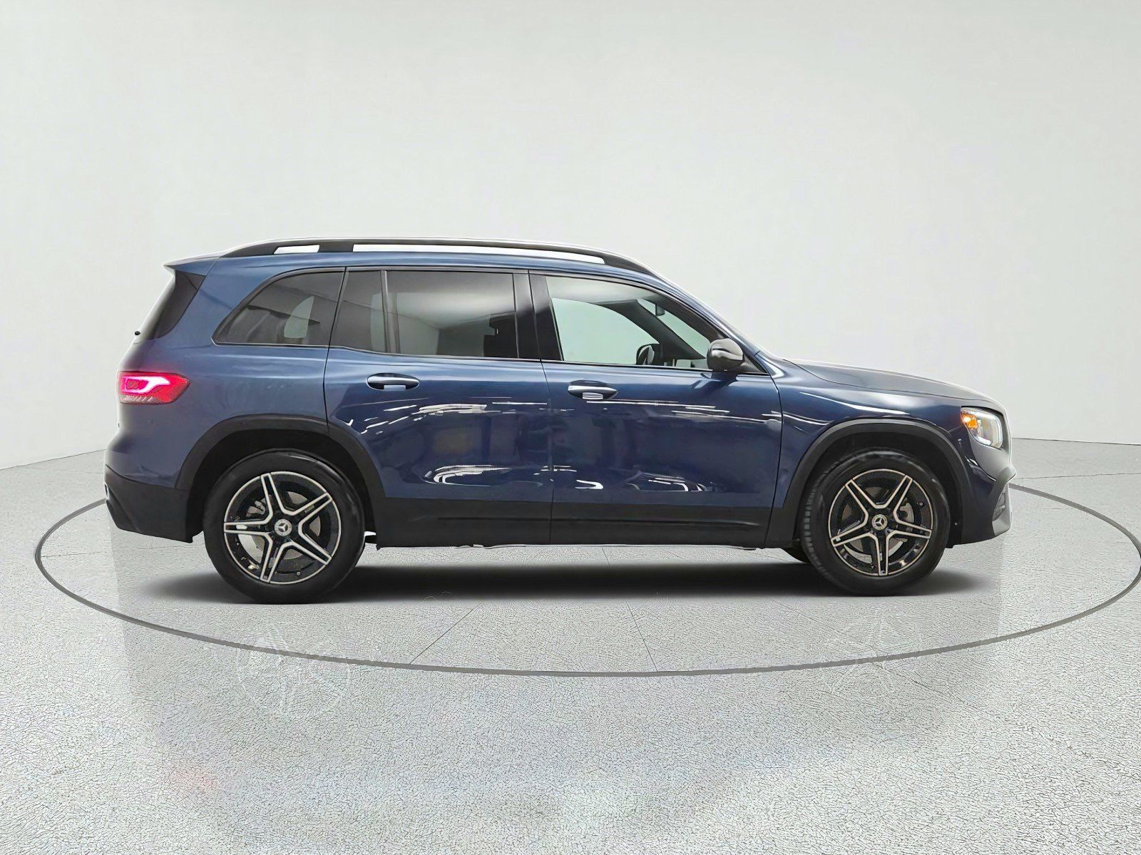 Used 2023 Mercedes-Benz GLB 250 image 4