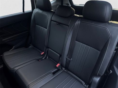 Certified 2023 Volkswagen Tiguan SE image 13