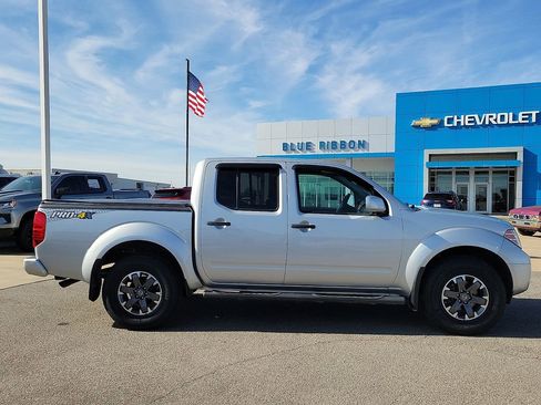 Used 2019 Nissan Frontier PRO-4X image 6