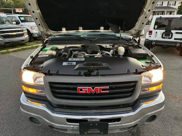 Used 2005 GMC Sierra 2500 W/T w/ Heavy-Duty Power Package RWD image 19