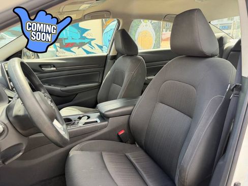 Used 2025 Nissan Altima 2.5 SV FWD image 8