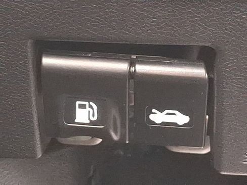 Used 2025 Nissan Versa SV image 26