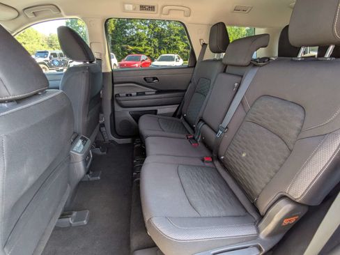 Used 2025 Nissan Pathfinder SV AWD/4WD image 11