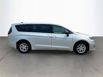 Used 2024 Chrysler Pacifica Touring-L