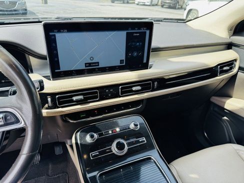 Used 2022 Lincoln Nautilus FWD w/ Premium Package image 13