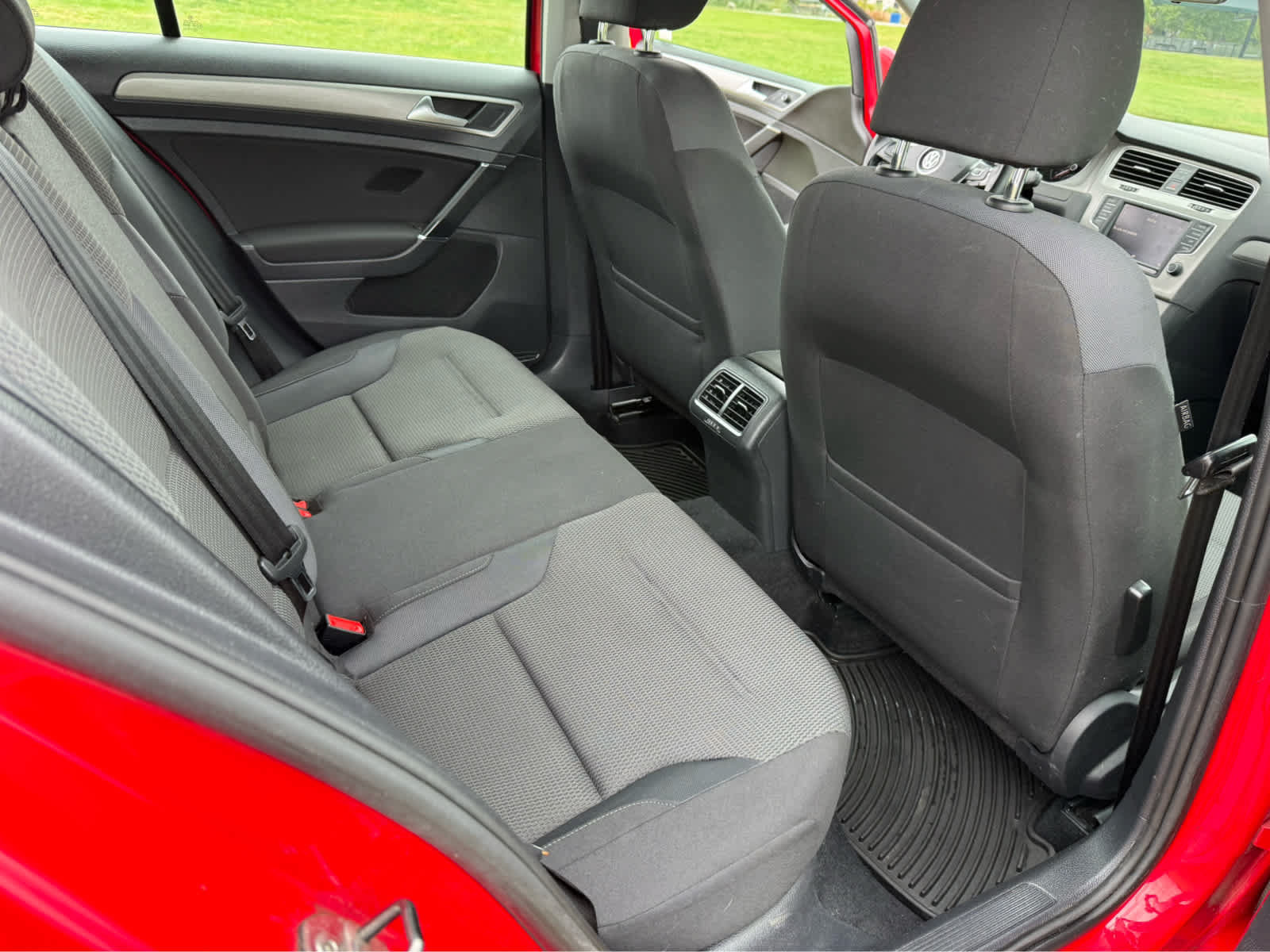 Used 2017 Volkswagen Golf S FWD image 17