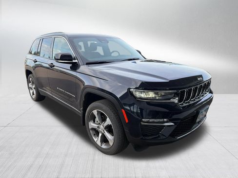 Used 2024 Jeep Grand Cherokee Limited w/ Trailer Tow Package AWD/4WD image 2