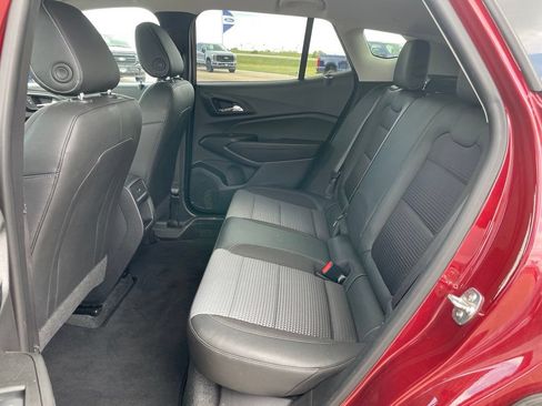 Used 2025 Chevrolet Trax LT FWD image 8