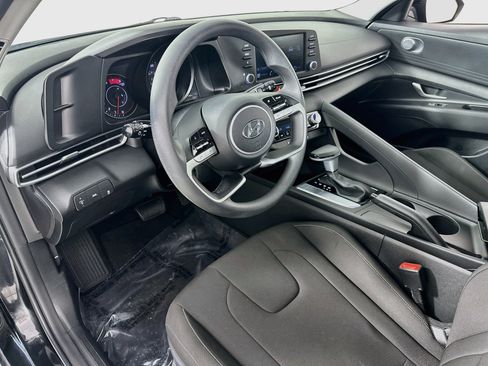 Used 2023 Hyundai Elantra SEL FWD image 9