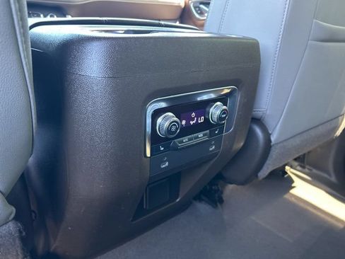 Used 2022 GMC Yukon SLT w/ SLT Luxury Package AWD/4WD image 27