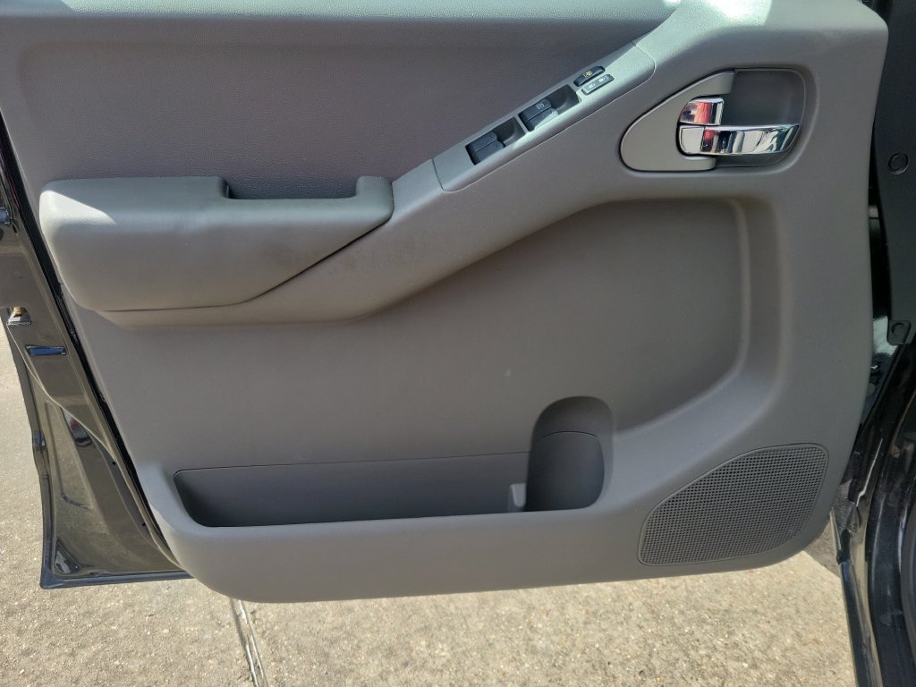 Used 2012 Nissan Frontier SV RWD image 13