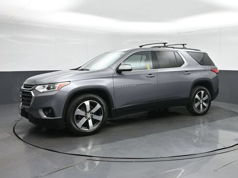 Used 2020 Chevrolet Traverse LT w/ LT Premium Package AWD/4WD image 3