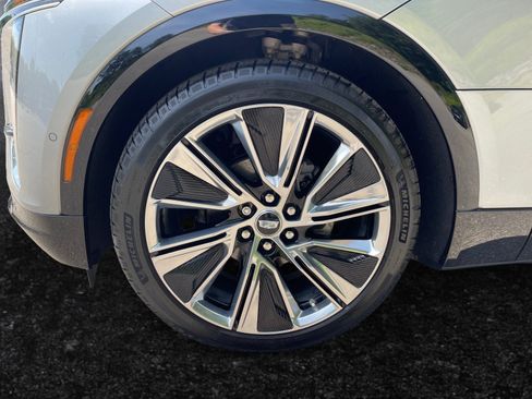 Certified 2026 Cadillac Lyriq Signature Luxury w/ Nappa Leather Package AWD/4WD image 32