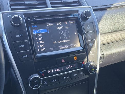 Used 2015 Toyota Camry XLE image 16