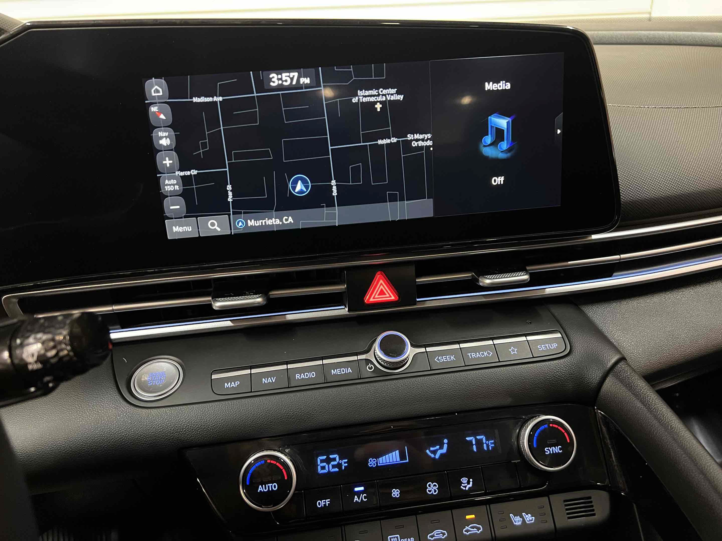 Used 2025 Hyundai Elantra Limited FWD image 11