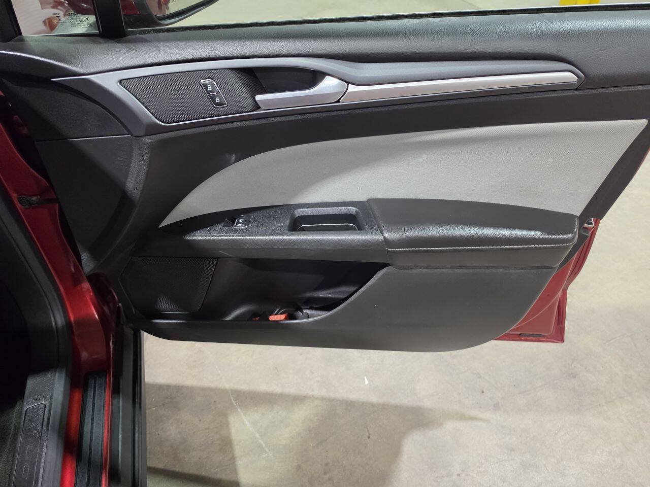 Used 2014 Ford Fusion S FWD image 30