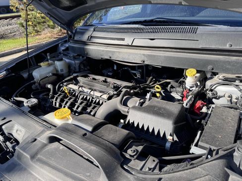 Used 2018 Dodge Journey SE w/ Connectivity Group image 2