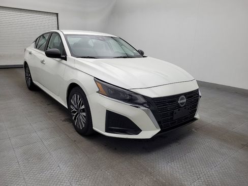 Used 2024 Nissan Altima 2.5 SV image 13