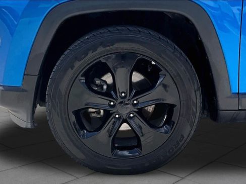 Used 2019 Jeep Compass Latitude FWD image 10