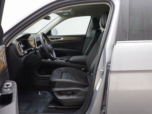 Used 2025 Volkswagen Atlas SE image 5