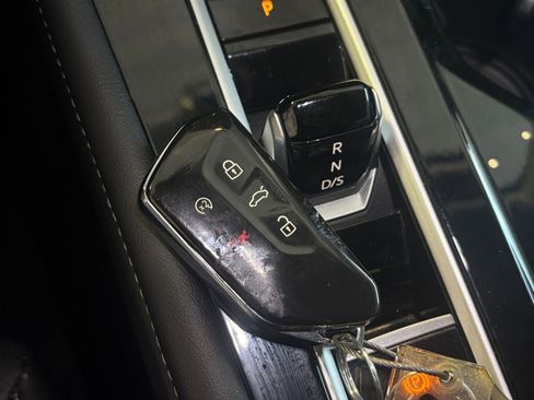 Used 2025 Volkswagen Atlas SE image 27