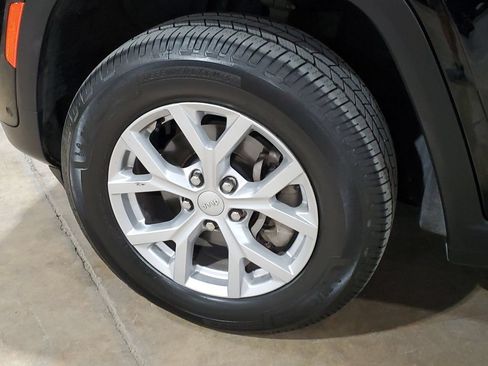 Used 2023 Jeep Grand Cherokee Limited w/ Luxury Tech Group II AWD/4WD image 44