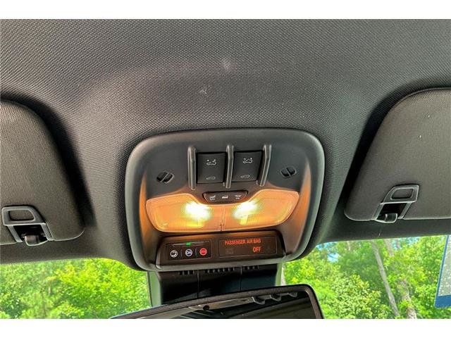 Used 2025 Chevrolet Colorado ZR2 w/ Technology Package AWD/4WD image 18