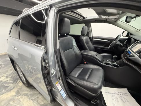 Used 2016 Toyota Highlander XLE AWD/4WD image 23