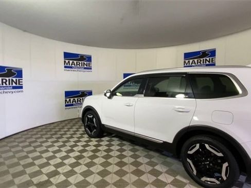 Used 2023 Kia Telluride EX w/ EX Captain's Chair Package image 8