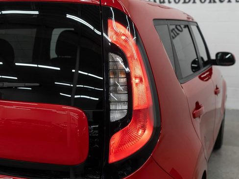 Used 2016 Kia Soul + image 36