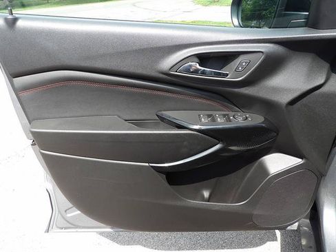 Certified 2024 Chevrolet Trax RS w/ Sunroof Package FWD image 12