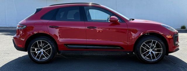 Used 2025 Porsche Macan AWD/4WD image 8